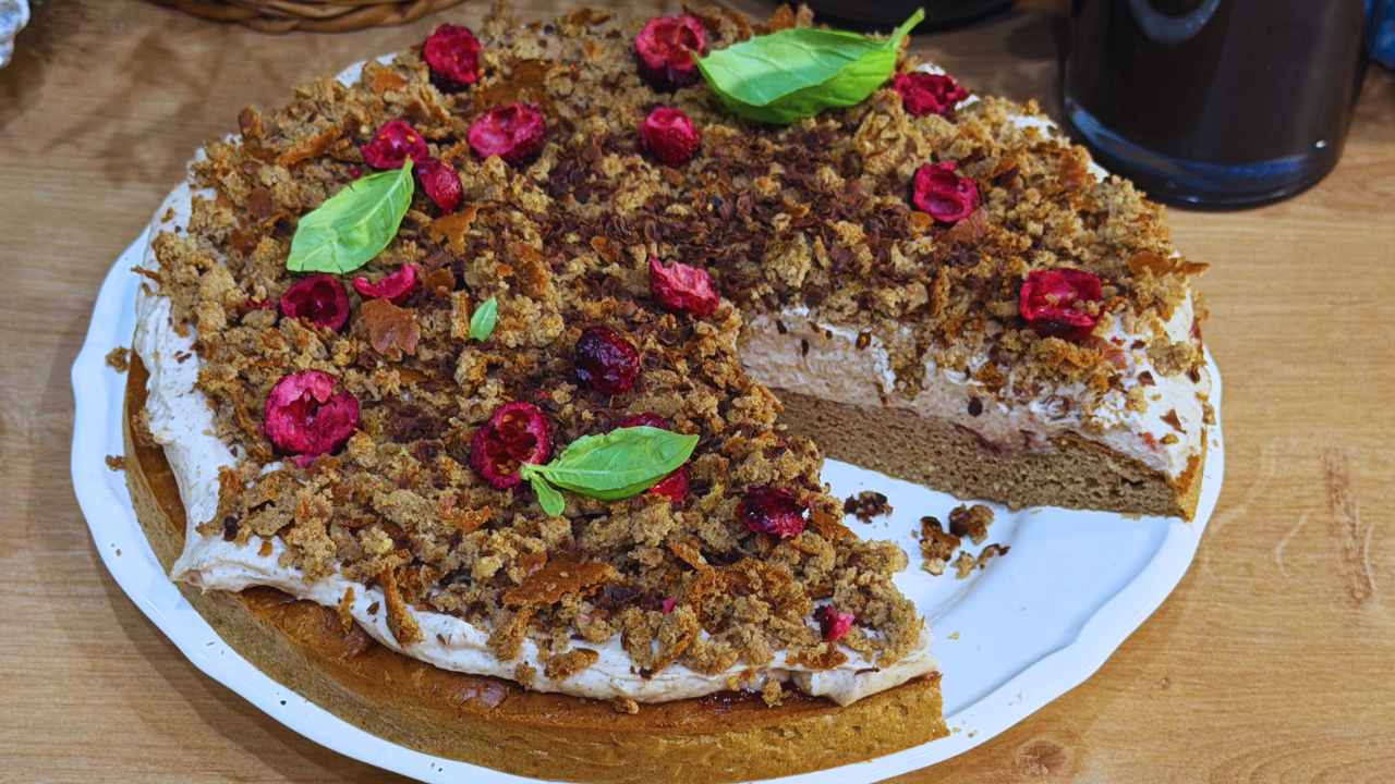 KETO PIERNIK Z MASĄ KORZENNĄ