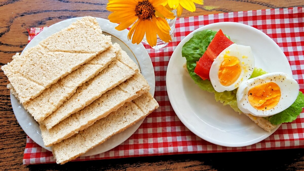 czosnkowe chrupkie keto pieczywo